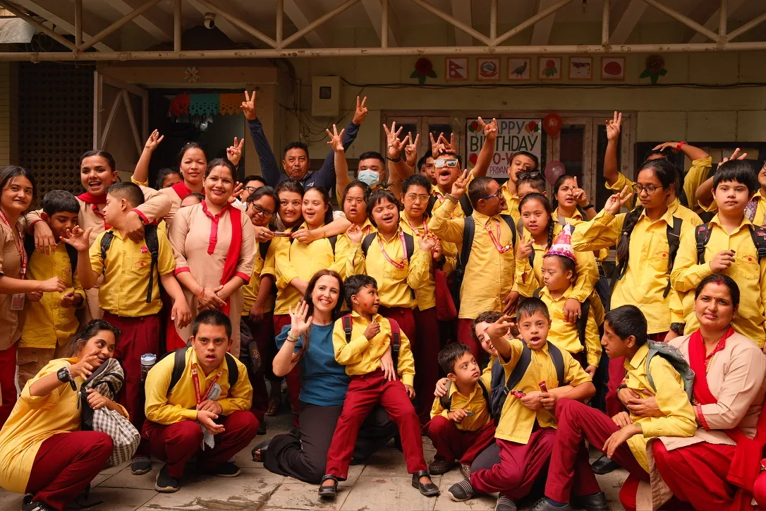Children and the Si Asha Foundation education team gathered in Nepal